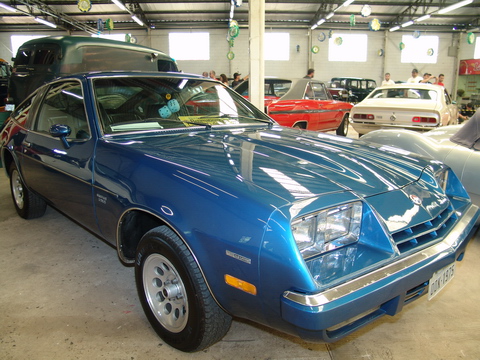E este, um 'Chevrolet Monza', americano, com um V8 de 4.8 litros!